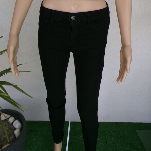 JEAN Noir BERSHKA DENIM COLLECTION TAILLE 36