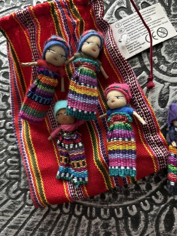 Petites poupées à soucis  NEUF