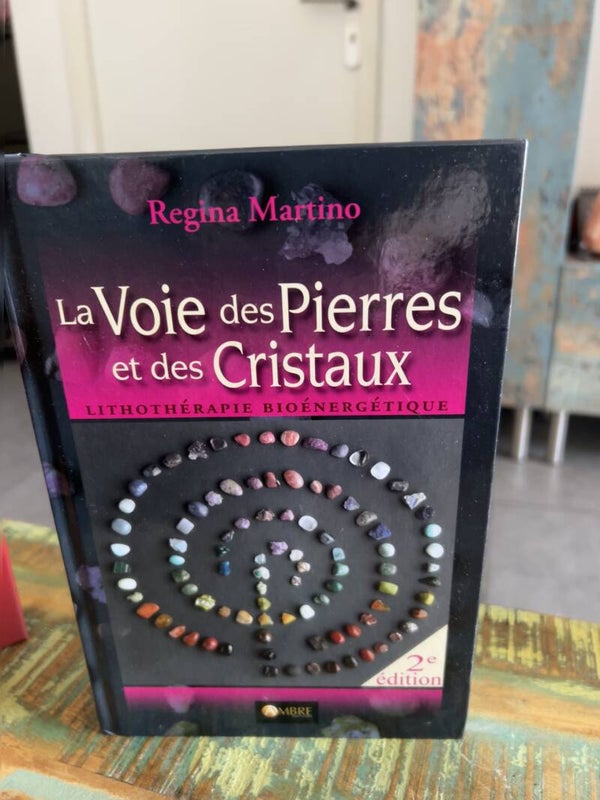 LA VOIE DES PIERRES CRISTAUX ET CHAKRAS DE REGINA MARTINO