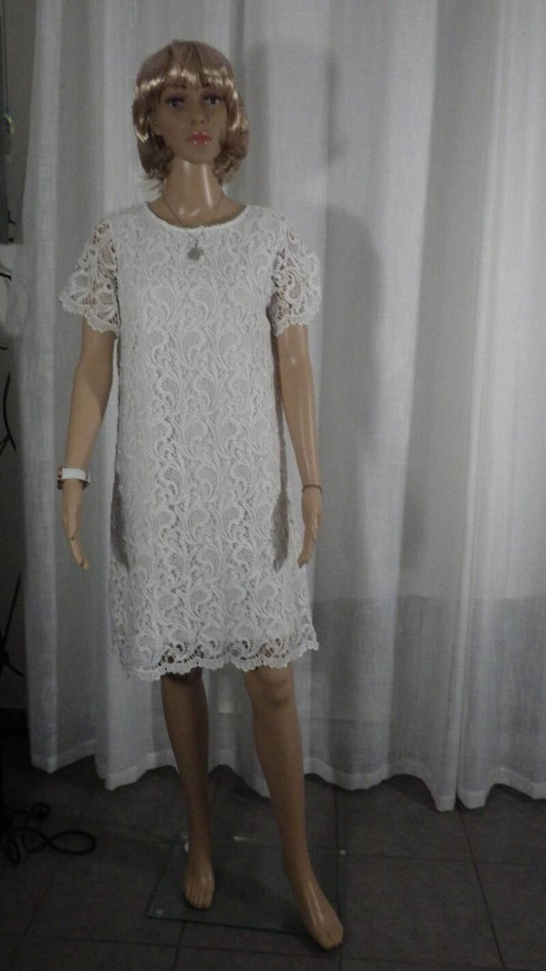 Robe en dentelle mi longue blanc NEUF