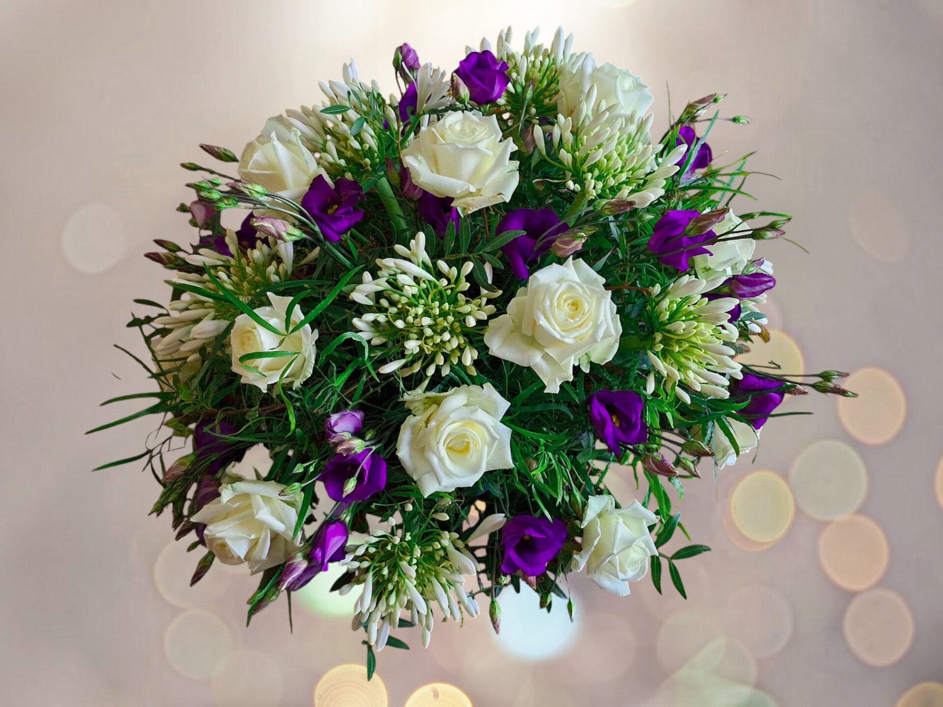 B 002 Statige Elegance in Paars en Wit