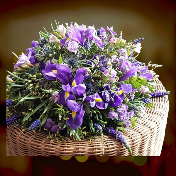 B 013 Natuurlijke Serenade met Iris en Blauwe Druifjes