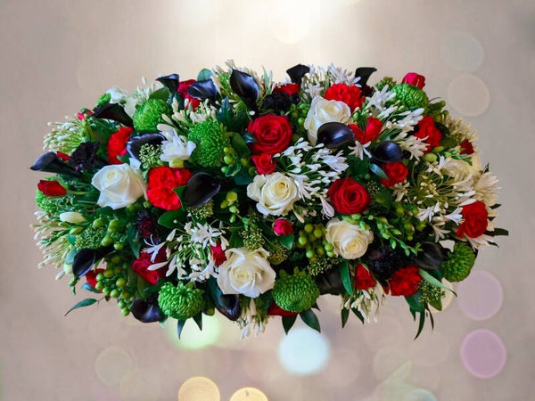 O 005 Mystieke Elegance met Zwarte Calla's en Rozen