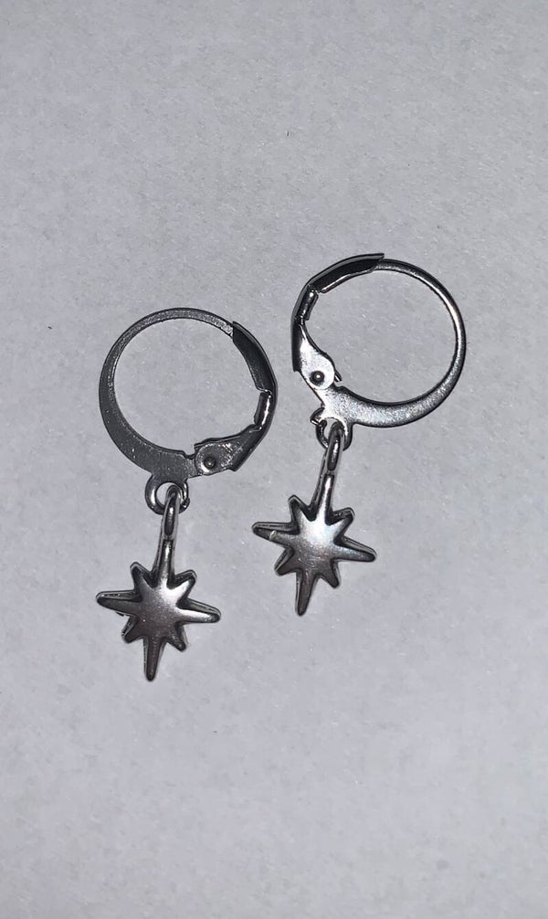 The illuminated star earrings