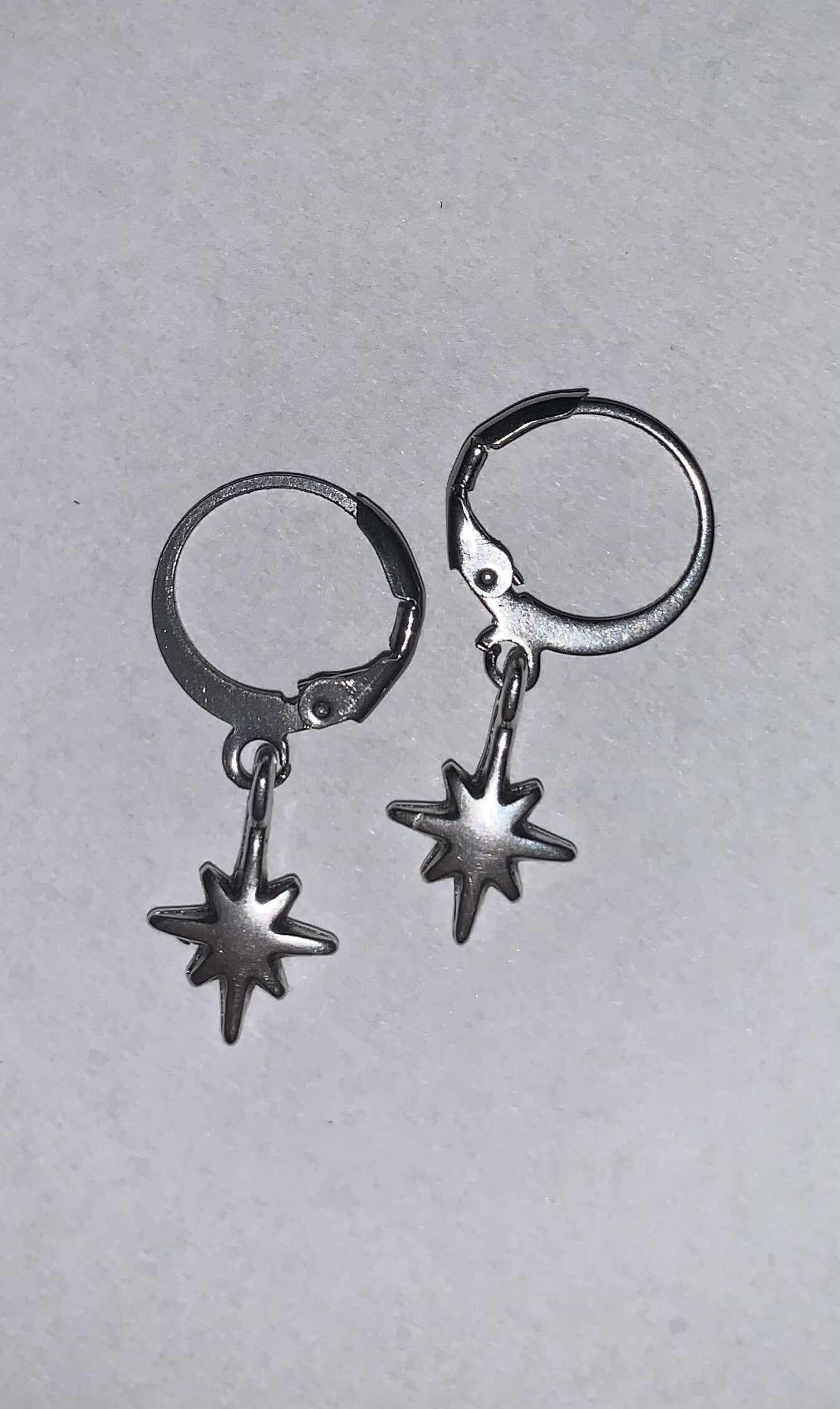 The illuminated star earrings