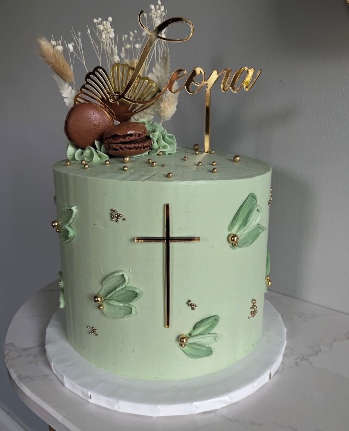 A box of 6 cupcakes with beautiful swiss meringe buttercream piped icing as a thank you gift