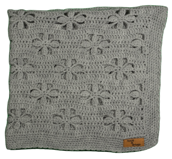 Effen dekentje, lichtgrijs met opengewerkt patroon