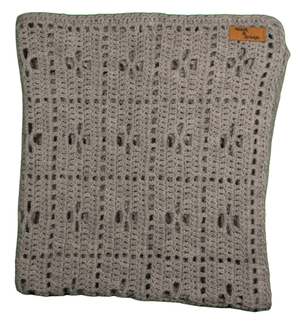 Effen dekentje, licht grijs in opengewerkt motief