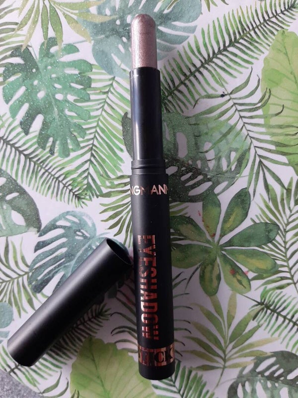 Eyeshadow stick