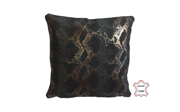 Coussin en cuir bleu pétrole et argent imprimé python