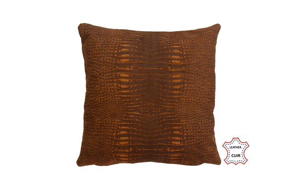 Coussin en cuir suède chocolat et camel orangé imprimé alligator