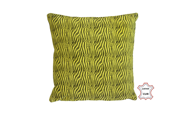 Coussin en cuir suède jaune et noir imprimé savane