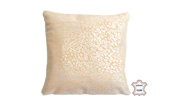 Coussin en cuir suède beige aux feuilles argentées