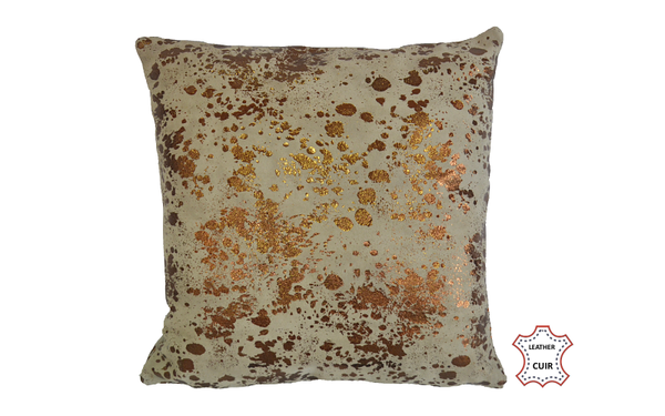 Coussin en cuir suède ivoire imprimé tâches dorées