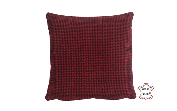 Coussin en cuir suède bordeaux motif pied de poule noir