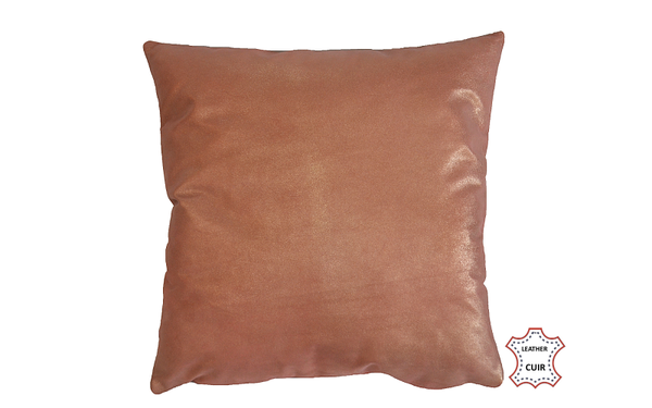Coussin en cuir velours rose poudré métallisé