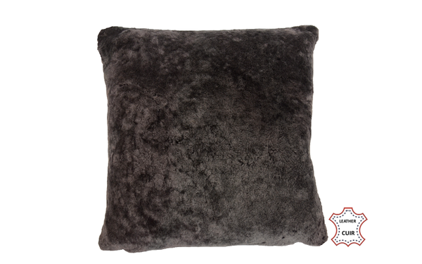 Coussin en peau de mouton lainé gris foncé