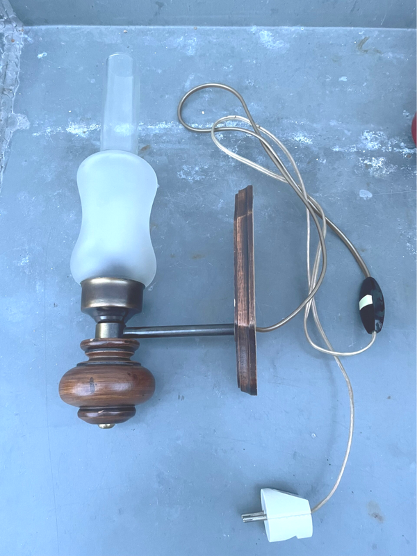 Wandlamp met glazen kap