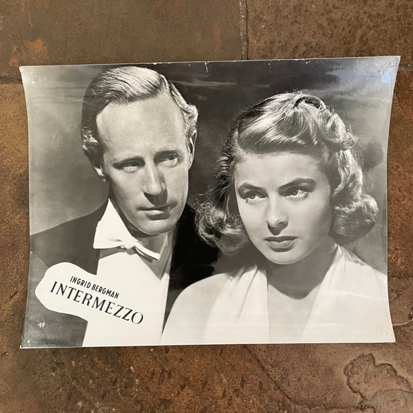 Filmfoto Leslie Howard en Ingrid Bergman