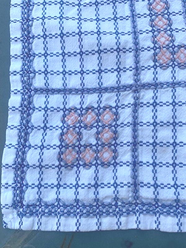 Beiersbont, tafelkleedje wit/blauw/roze