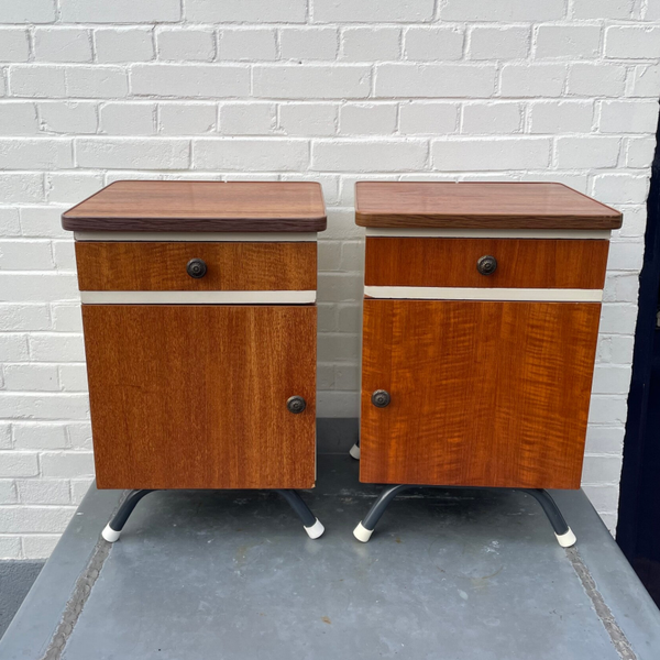 Jaren '50 nachtkastje van Vroomshoop