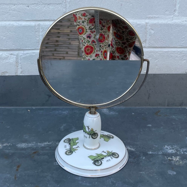 Porseleinen scheerspiegel, met Oldtimers