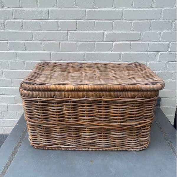 Rieten mand met deksel