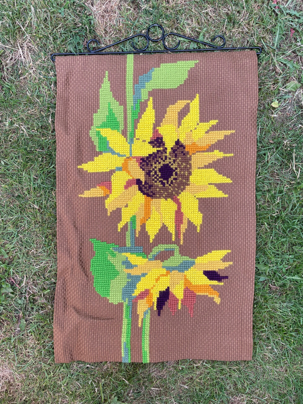 Zweeds geborduurd wandkleed, zonnebloemen