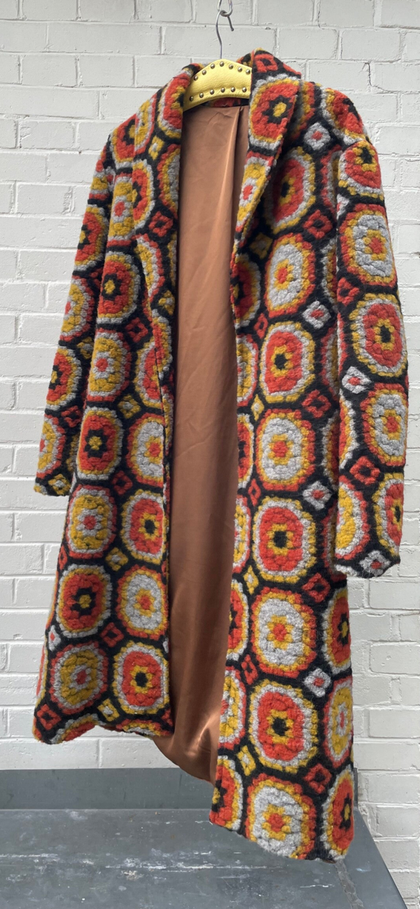 Half lange Italiaanse dames jas, 60% wol