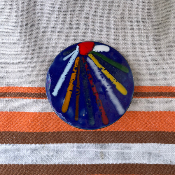 Geëmailleerde broche, rond
