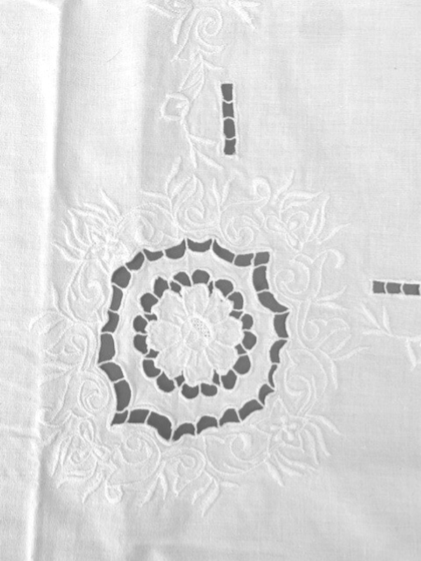 Tafelkleedje, geborduurd