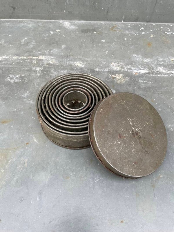 Nest koekvormen in blik