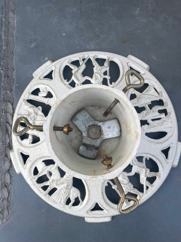 Gietijzeren kerstboom standaard met kersttafereel