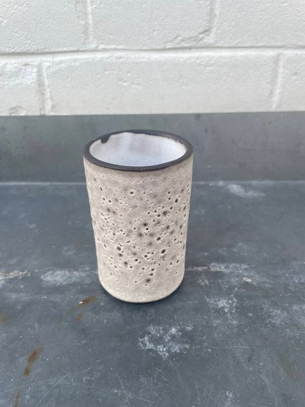 Cilindervaasje, bruislava