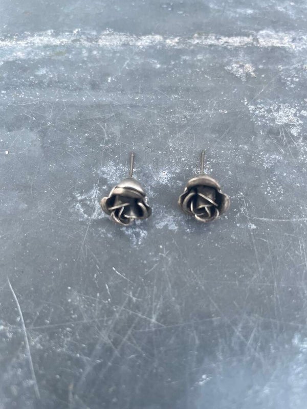 Antieke zilveren oorstekers, roosje