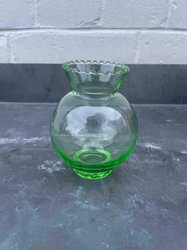Groen Piecrust glazen vaasje