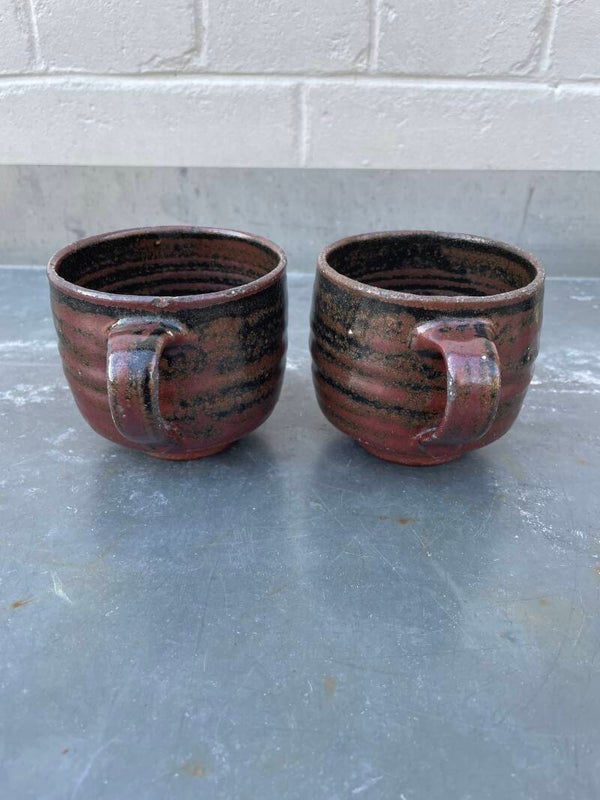 Set van twee handgemaakte mokken