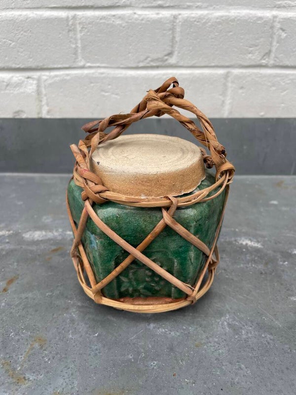 Gemberpot met deksel en rieten houder