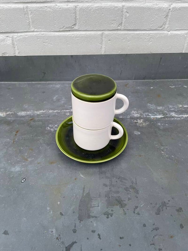 1 persoons coffeemaker: Kop en schotel met stapelbare filter