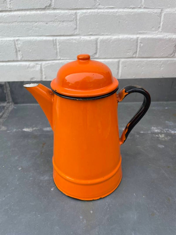 Oranje emaille koffiepot