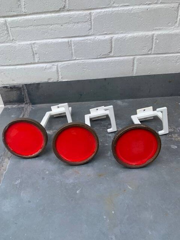 Kapstokhaak, keramiek en metaal