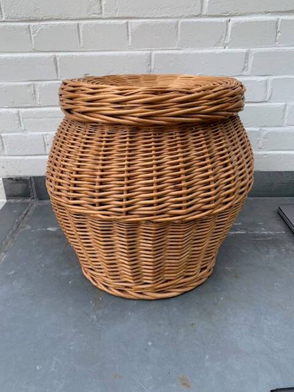 Rieten mand met deksel