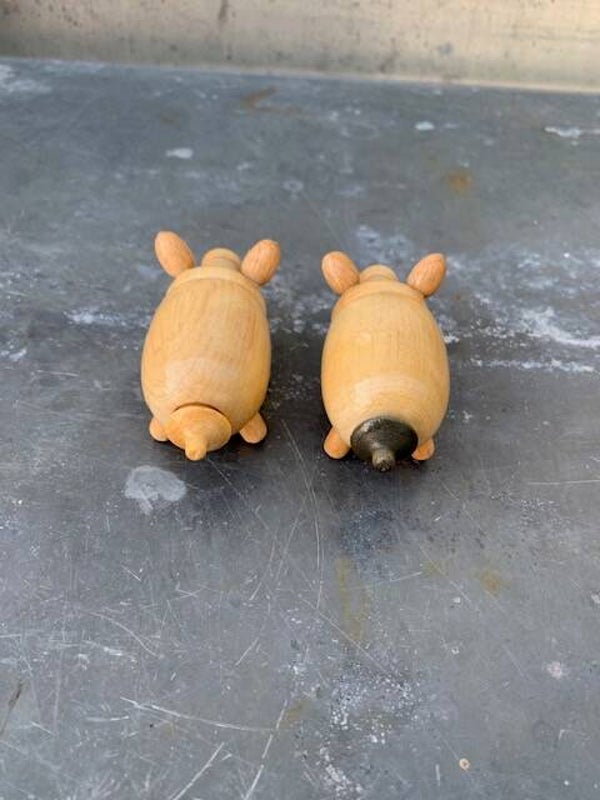 Peper en hout varkentjes