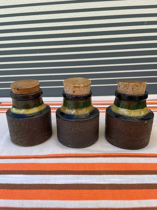 Setje van drie kruidenpotjes