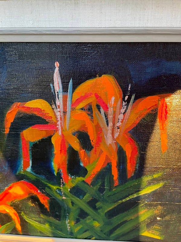 Groot expressief schilderij, oranje lelies