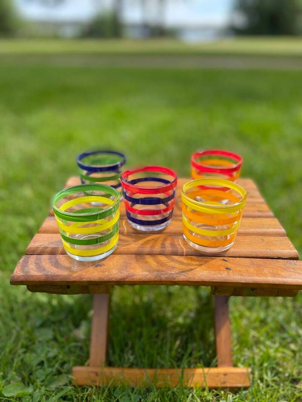 Set van 5 kleine gestreepte glaasjes