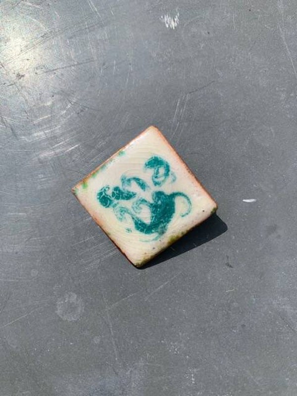 Broche, geemailleerd