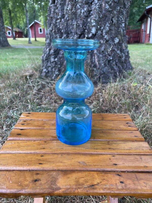 Mondgeblazen vaasje aquablauw