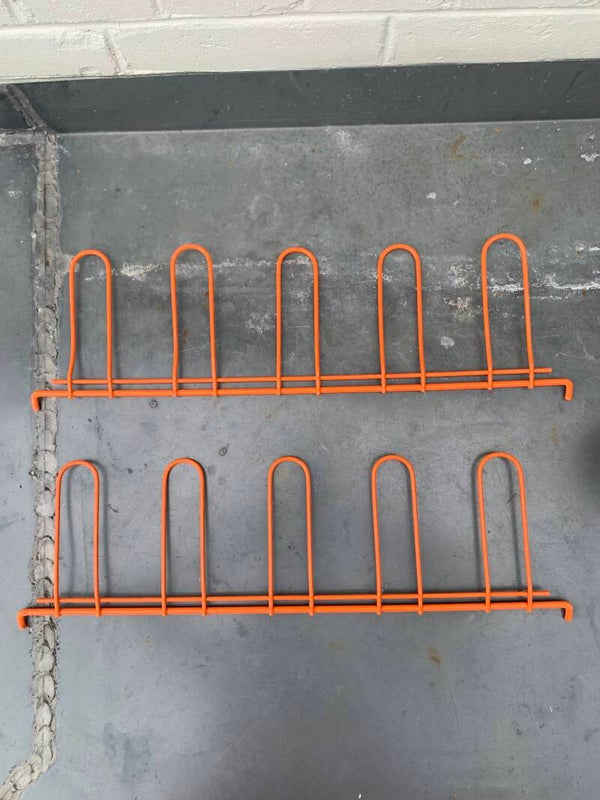 Set van twee oranje winkel beugels