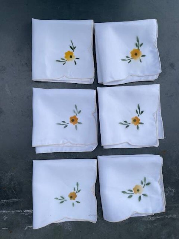 Set van 6 satijnen servetten, oker